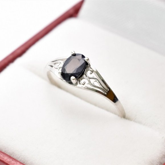 10K White Gold Natural Blue Sapphire (0.67ct) Ring - Picture 2 of 3